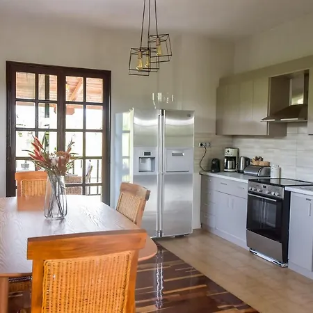 Alexandre Maison Beachfront Vacation * Gialova