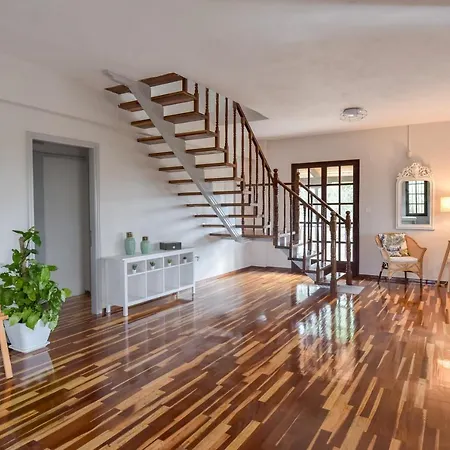 Alexandre Maison Beachfront Vacation *