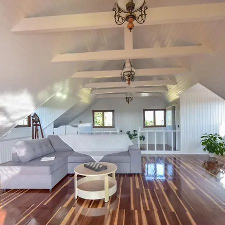 Alexandre Maison Beachfront Vacation Tatil Evi