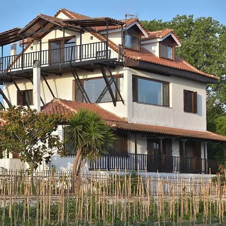 Alexandre Maison Beachfront Vacation *