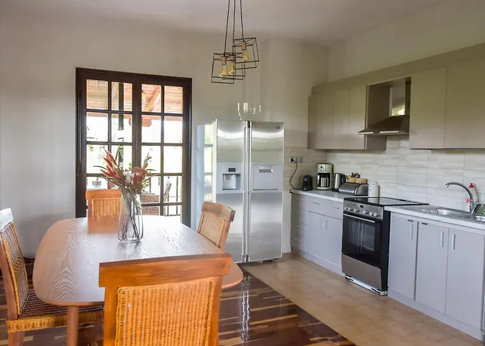 Alexandre Maison Beachfront Vacation * Gialova