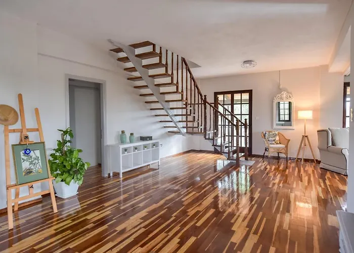 Alexandre Maison Beachfront Vacation *