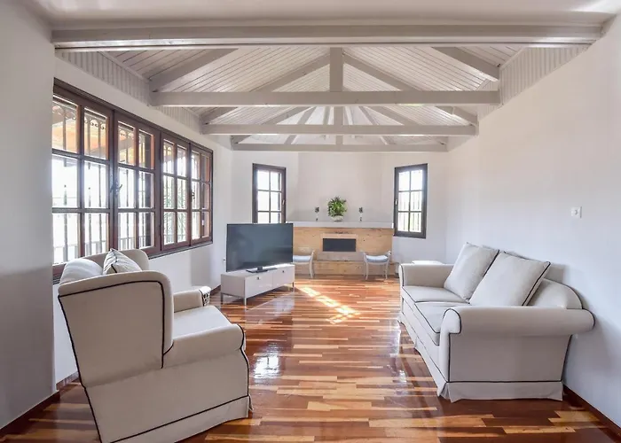 Alexandre Maison Beachfront Vacation *