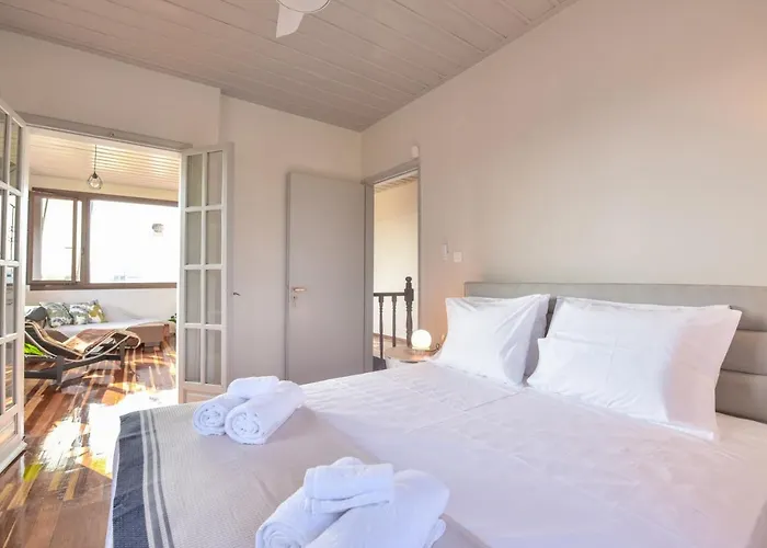 Alexandre Maison Beachfront Vacation Gialova