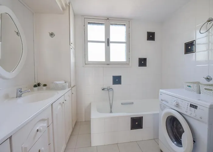 Alexandre Maison Beachfront Vacation *