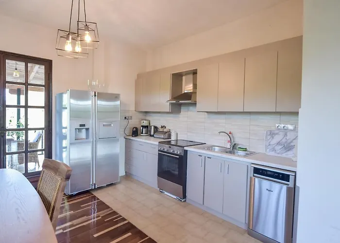 Alexandre Maison Beachfront Vacation Gialova