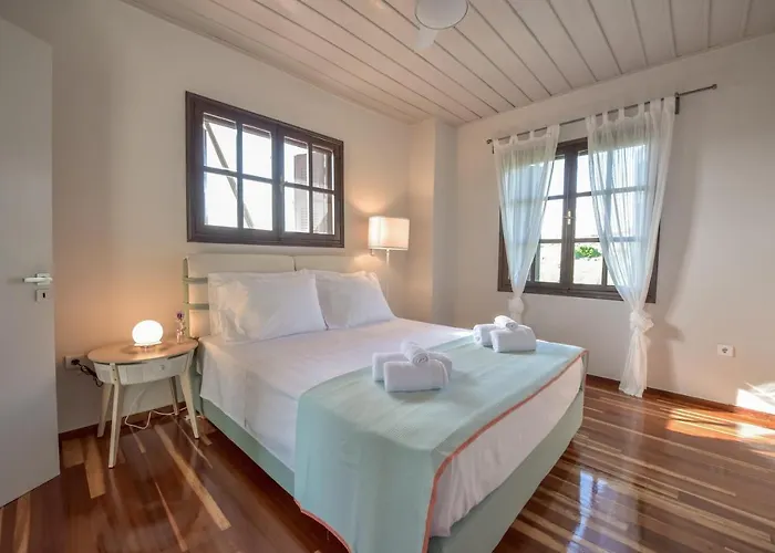 Alexandre Maison Beachfront Vacation Gialova