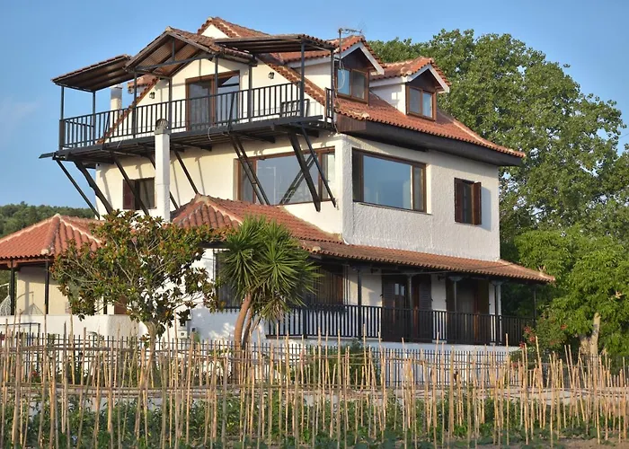 Alexandre Maison Beachfront Vacation *